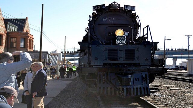 Refurbished 'Big Boy' locomotive fires up crowds in US - CNBC TV18