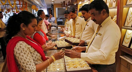 Gold rate today: Yellow metal trades lower around Rs 47,500 per 10 grams; analysts suggest buy on drop