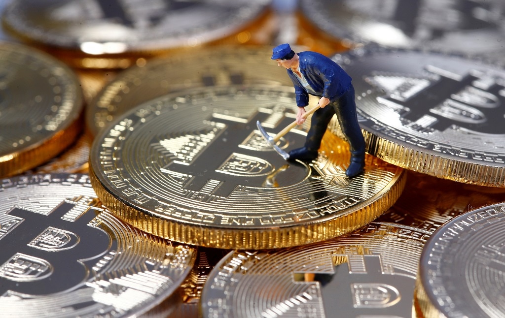  1. Bitcoin:  $40,470, 24-hour change: 4.11 percent, 7-day change: 25.31 percent