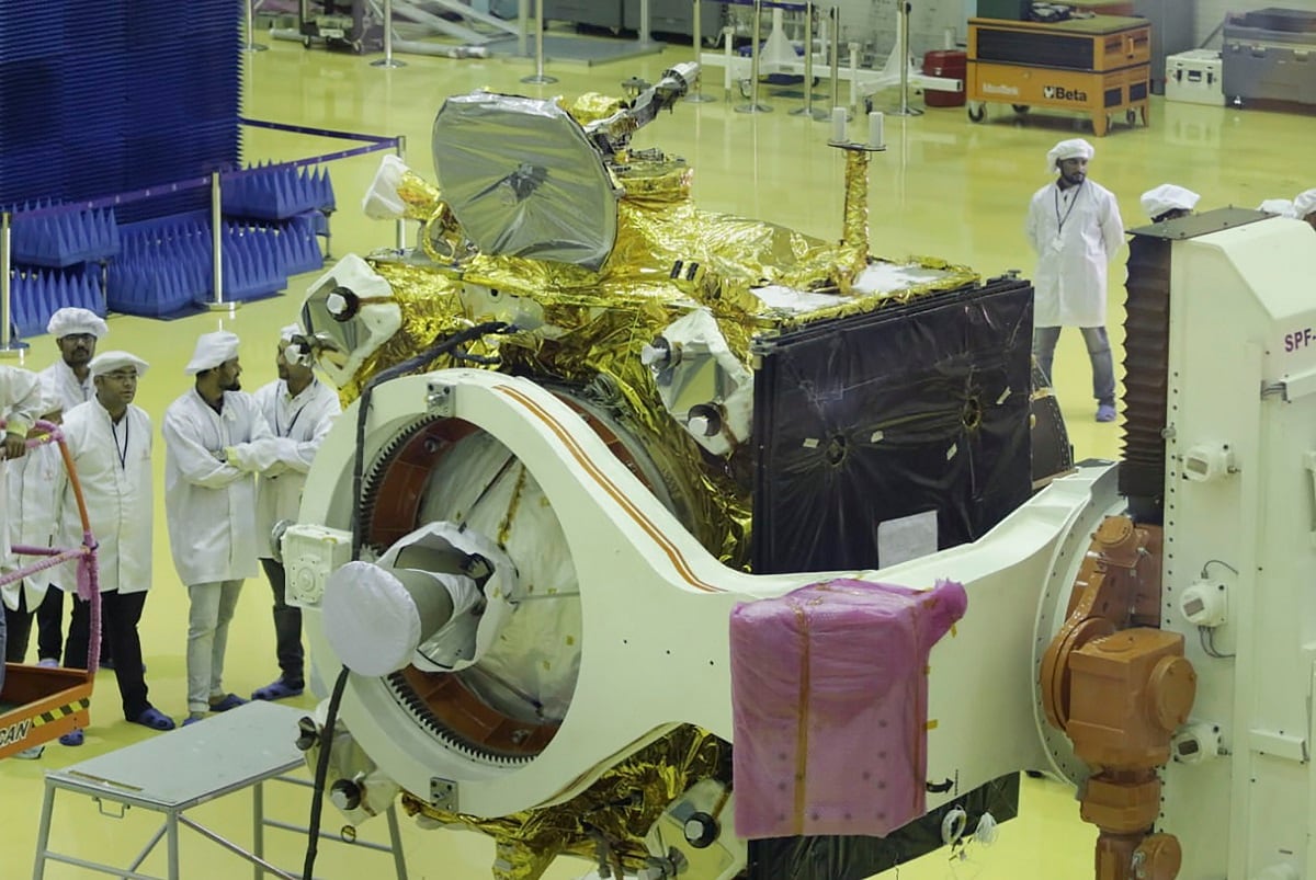 In pictures: First glimpse of ISRO's Chandrayaan-2 - cnbctv18.com