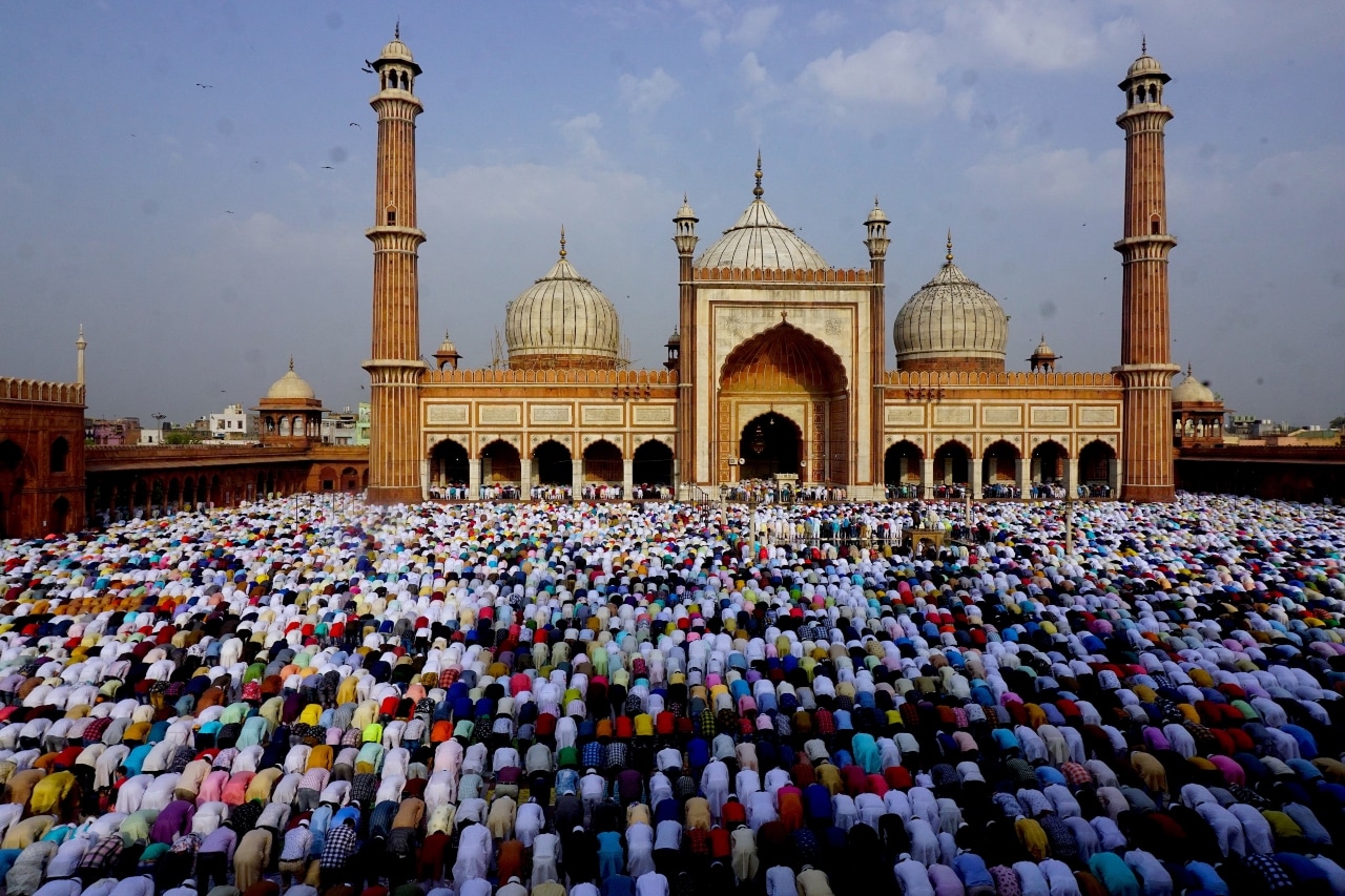 Eid Ul Fitr Celebrations 2019 A View Of Eid Prayers At Delhis Famous Jama Masjid 