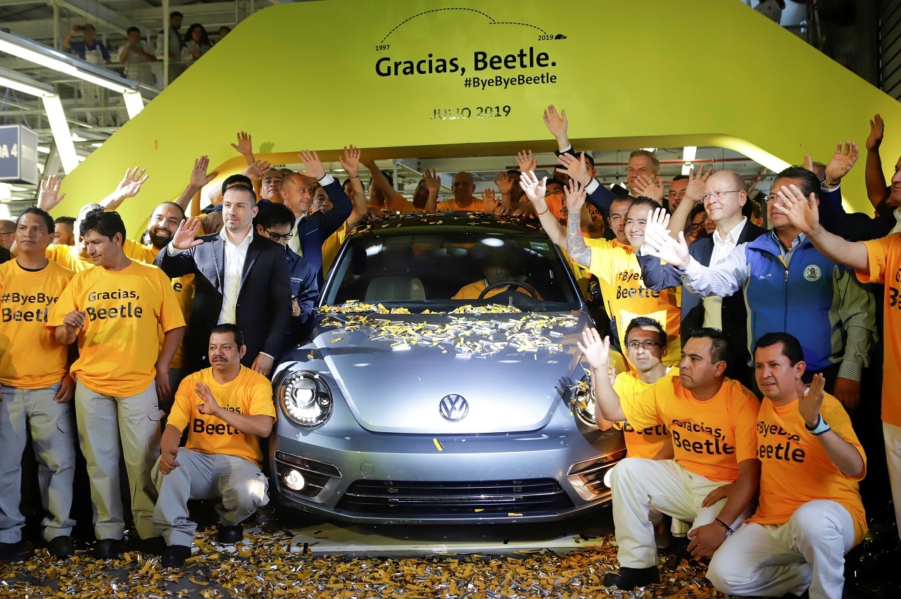 Last Volkswagen Beetle drives into the sunset - cnbctv18.com