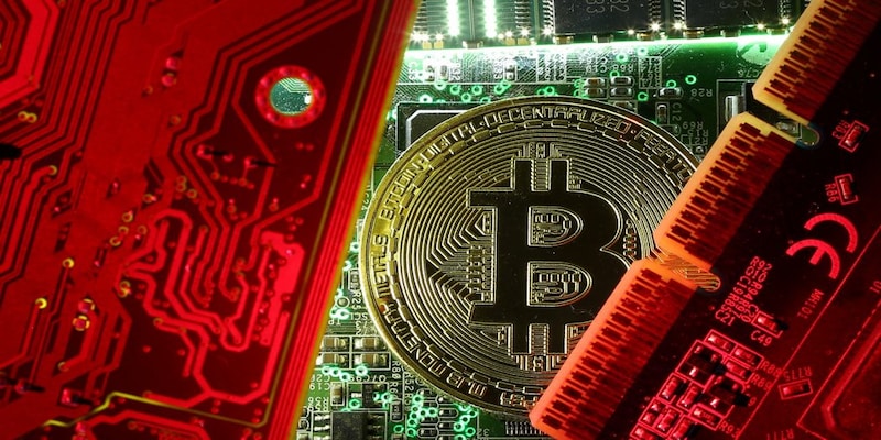 Bitcoin catches global market flu; falls after a month's hot rally