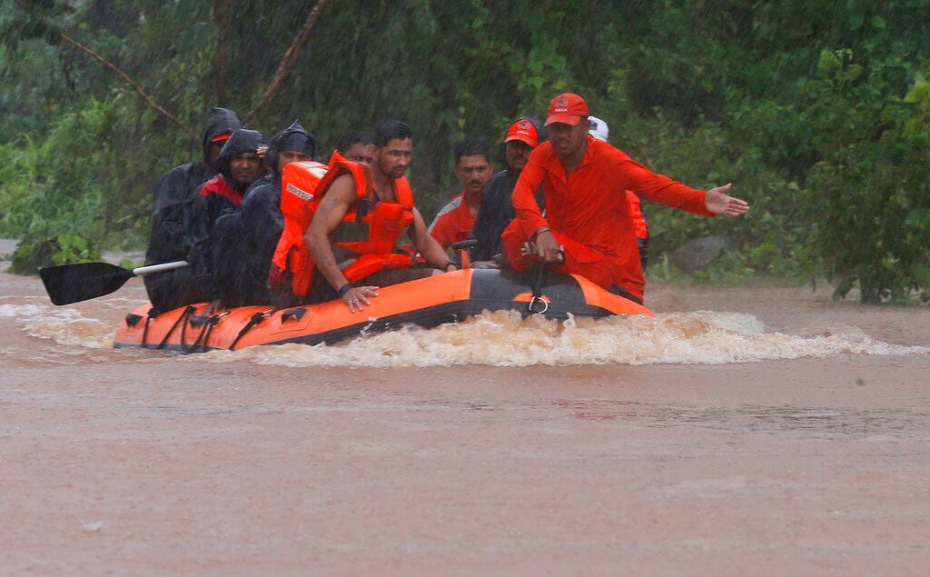 NDRF Team Rescues All 1,000 Stranded Passengers From Mahalaxmi Express ...