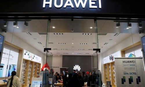 Huawei tests smartphone with own operating system, possibly for sale this year
