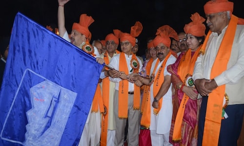 Amarnath Yatra begins, over 7,500 pilgrims head for cave shrine