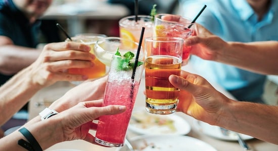 14 drinks a week may put older adults at dementia risk