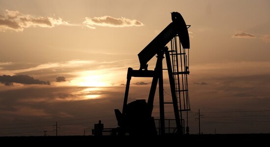 Oil prices bounce back, US crude futures trade above zero