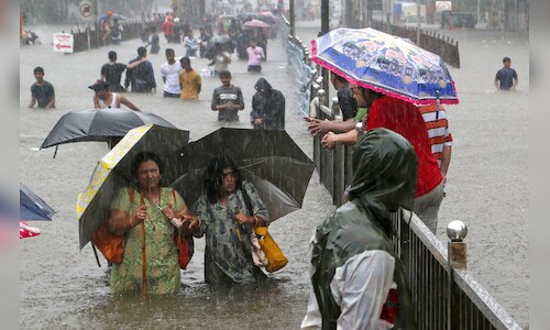 In pictures: Heavy monsoon rains lash Mumbai, cause commuter chaos ...