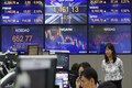 Global shares retreat as investors await Fed chair's speech
