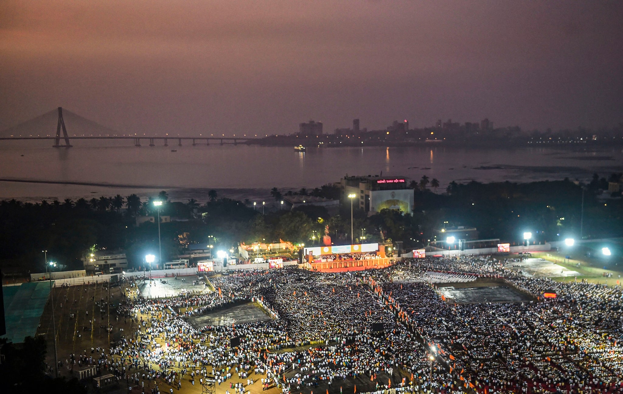 In Pictures: Glimpses Of Maharashtra CM Uddhav Thackeray's Swearing-in ...