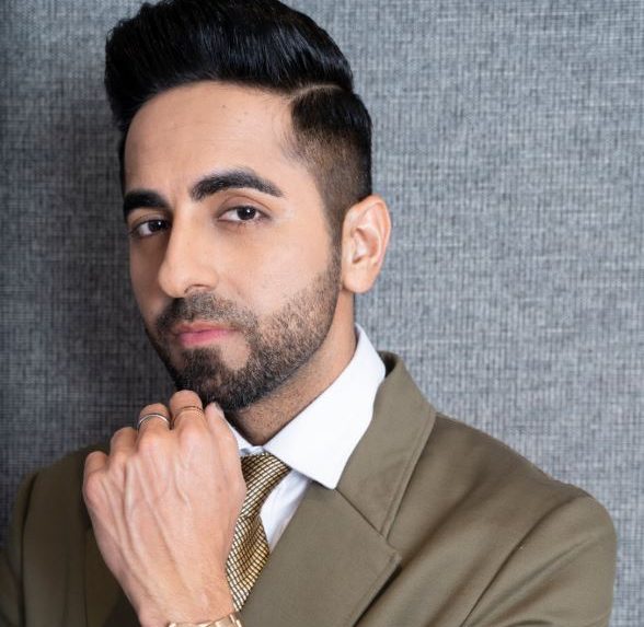 Dress comfortably with statement worthy style for the airport like Ayushmann  Khurrana