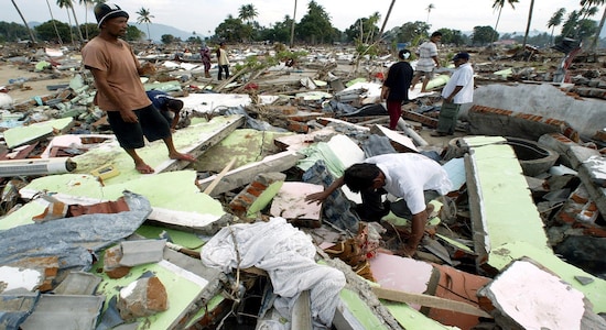 FILE PHOTO: Indonesians search for their belongings at their ruined house in Lhoknga, west of Banda Aceh, January 28, 2005 following the deadly tsunami. REUTERS/Enny Nuraheni