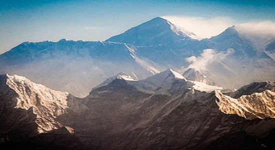 330px-Mount_Everest_morning wiki