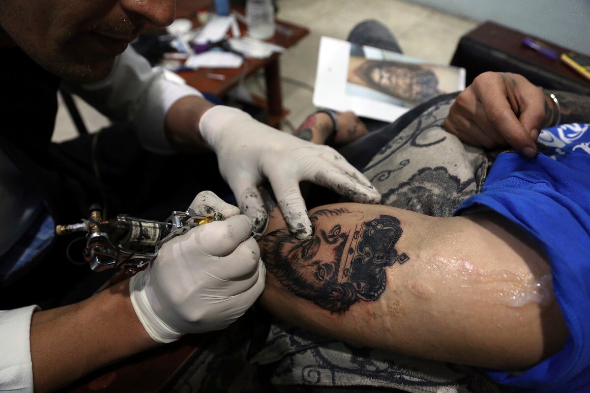 In Pictures A Tattoo At A Time Afghans Take On Society S Taboos Cnbctv18 Com