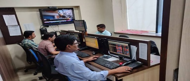 FII sold Rs 176.5-crore Indian shares on Monday, outflow lowest in over a month