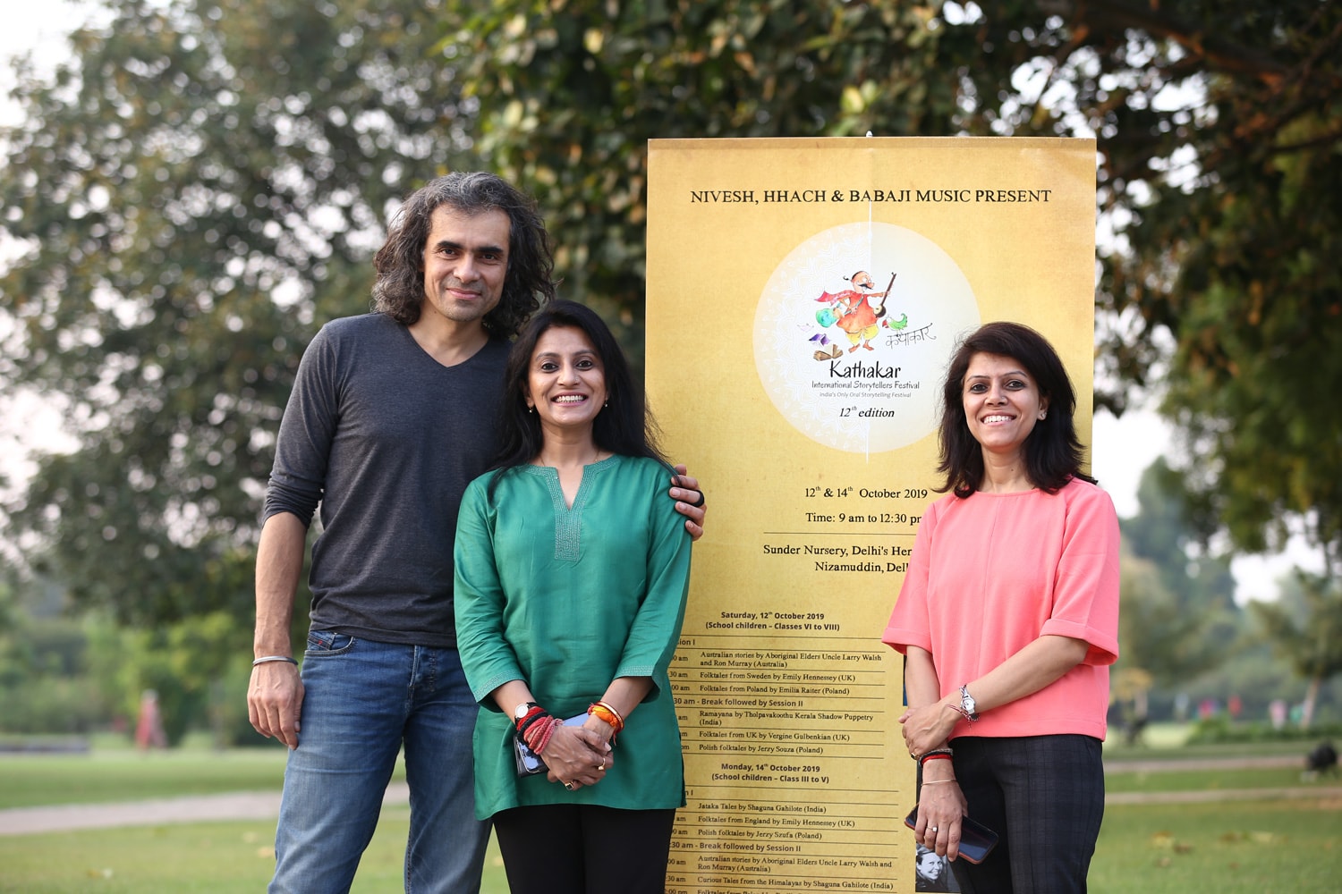 Prarthana and Shaguna Gahilote with filmmaker Imtiaz Ali at Kathakar.