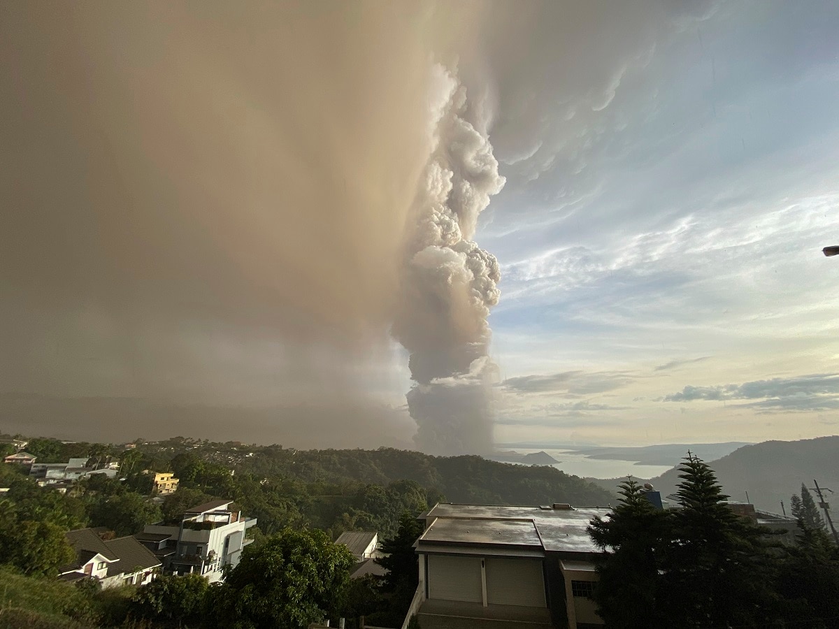 In Pictures Ash billows from Philippine volcanic eruption