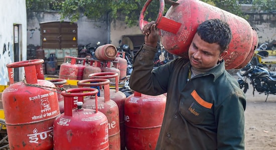Subsidy on LPG cylinders falls to zero for first time in years