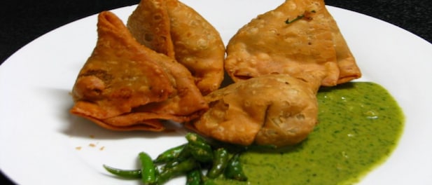 Bengaluru couple swap lucrative jobs for samosa startup — now earning Rs 12 lakh per day