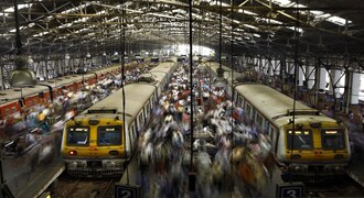Mumbai: Fully vaccinated passengers can book suburban train tickets on mobile phones
