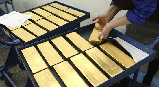 Gold prices hold ground as US bond yields slide