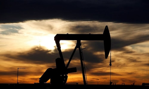 Crude oil prices drop, pressured by stronger US dollar