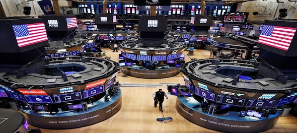 Bear grips Wall Street, Dow Jones nosedives over 700 points