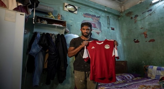 Coronavirus pandemic turns this soccer player into a street vendor