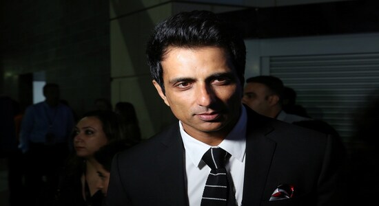 Sonu Sood recauda 10 millones de rupias hipotecando propiedades en Mumbai para ayudar a los necesitados, informa