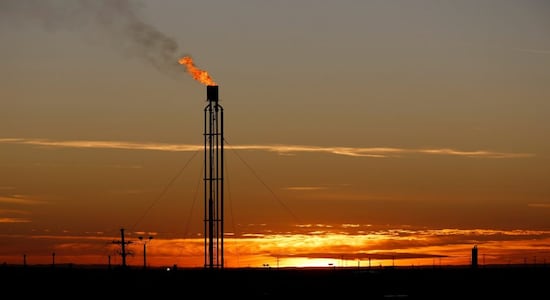 Natural gas hits 31-month high amid rising temperatures
