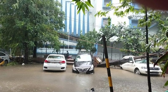 Incessant rains continue to batter Mumbai for the third consecutive day