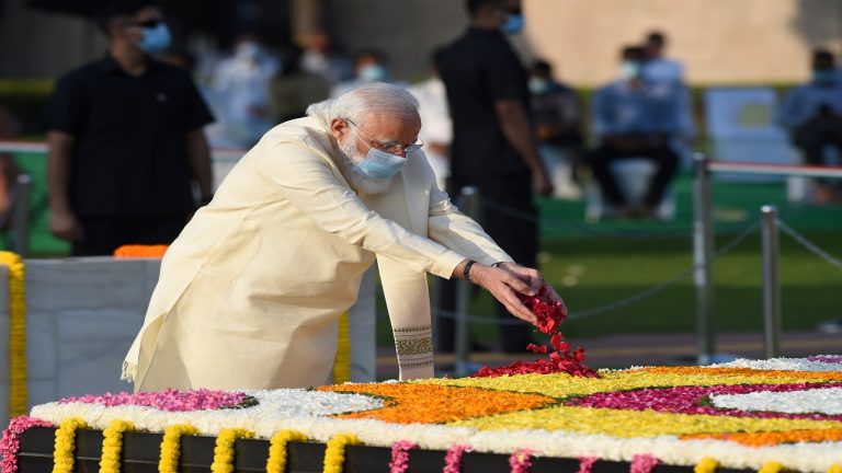 Gandhi Jayanti Oct 2: President Kovind, PM Modi pay homage to Mahatma Gandhi at Rajghat - cnbctv18.com