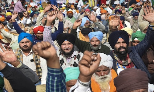 Protesting farmers stay put at Delhi borders amid harsh winter
