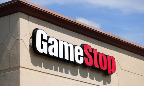 GameStop names Amazon veteran as CEO; sales accelerate