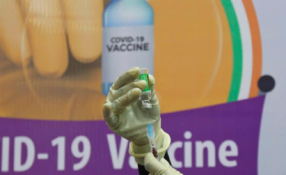 Les vaccins COVID-19 sont un élément clé de la lutte mondiale contre le coronavirus.  Diverses sociétés pharmaceutiques ont développé des vaccins pour sauver des vies, mais les résultats ont varié.  Voici une liste des vaccins les plus utilisés dans le monde ainsi que le nombre de pays qui les importent.  Les chiffres sont selon un rapport du New York Times.  (Image: AP)