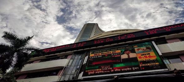 Closing Bell: Sensex extend losses to 2nd consecutive day, Nifty holds 17,800 at close