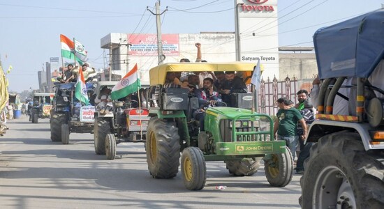 UP Police issues notice to 220 tractor owners