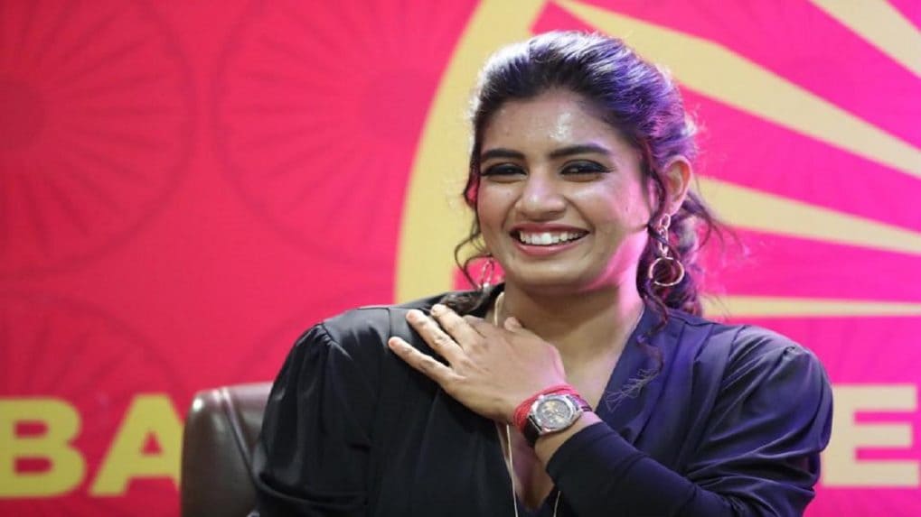 Mithali Raj Completes 10 000 International Runs Cricket Fraternity Lauds Seasoned Pro