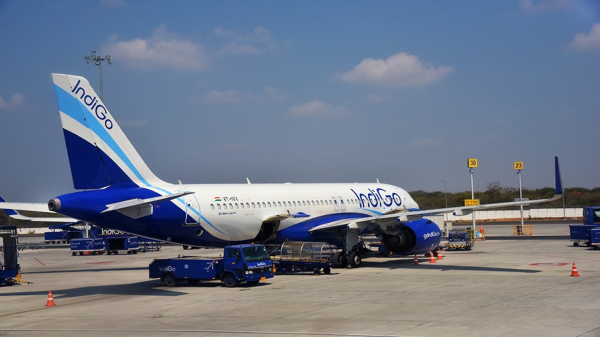 Drunk Swedish flyer molests air hostess on a Bangkok-Mumbai Indigo flight - CNBC TV18