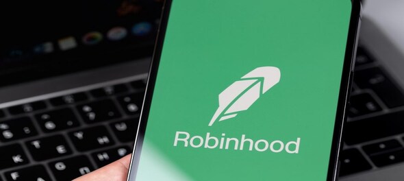 Robinhood shares jump over 20%, soars past IPO price