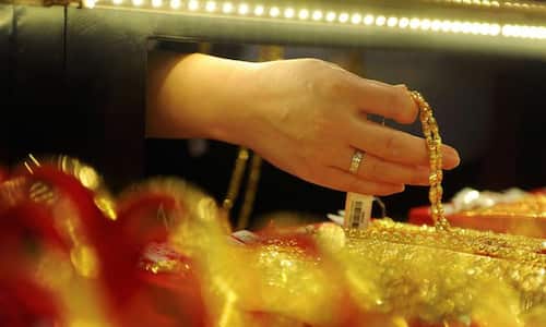 Dhanteras 2021: Discounts, cashback offers available on gold, diamond purchase