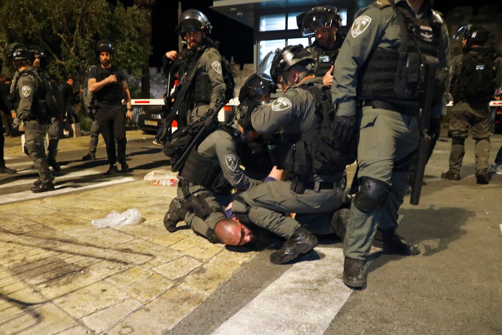 Photo story: Clashes continue in Jerusalem as Israel-Palestine tensions  soar - cnbctv18.com