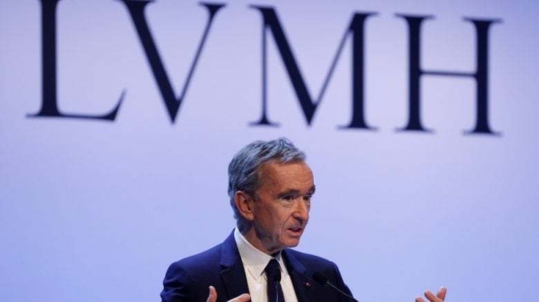 Louis Vuitton's Bernard Arnault Surpasses Jeff Bezos As The World's Richest  Person