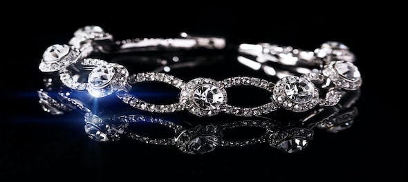 Looking to sell your silver and diamond jewellery? Here’s all you need to know