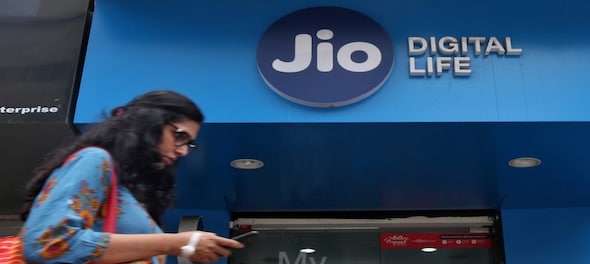 Reliance Jio dominates mobile subscriber market, Bharti Airtel trails
