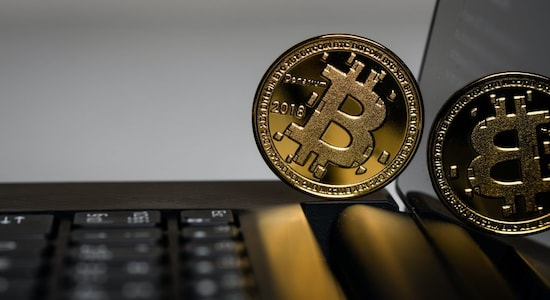 'Bond King' Jeff Gundlach warns of recession; advises against buying bitcoin