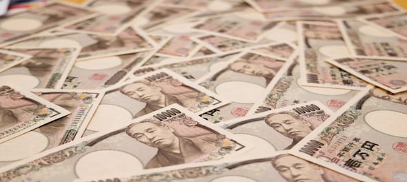 Yen jumps on report that Bank of Japan will discuss tweaking yield curve control