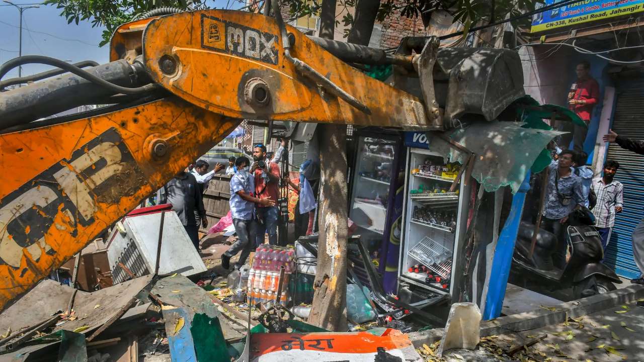 Anti-encroachment drive continues as SDMC bulldozes illegal