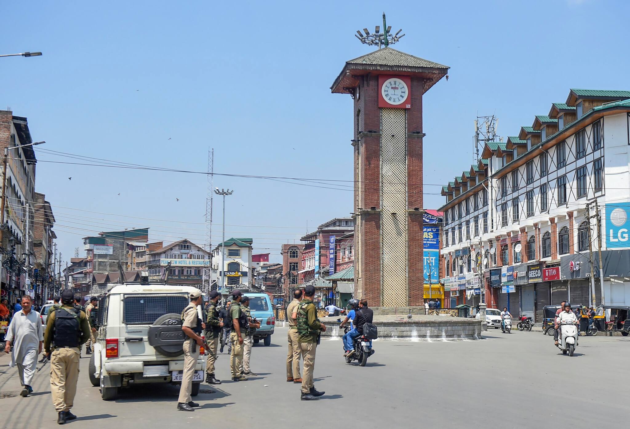 Security personnel on duty during a strike against controversial remarks by two now-suspended BJP leaders about Prophet Mohammad, in Srinagar, Friday, June 10 (Image: PTI)